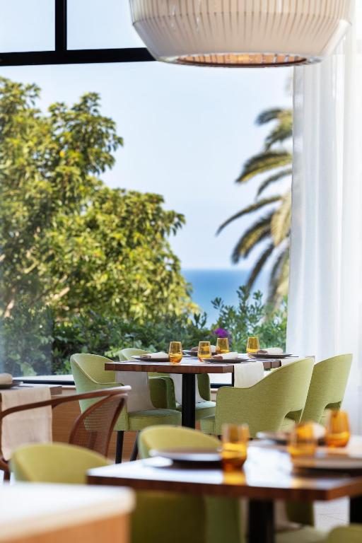 Room with sea views and palm tree